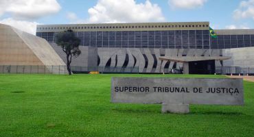 Câmara aprova projeto que limita recursos ao STJ e permite suspensão de processos ‘relevantes’ por até 1 ano