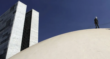Emendas para o SUS bancam mais itens de escritório do que material de saúde
