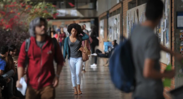 Mais de 54% dos graduandos já abandonaram curso para cuidar dos filhos