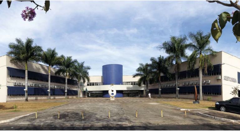 Adufg entrega ofício à Reitoria requerendo alteração em norma sobre o uso de veículos oficiais no âmbito da Universidade