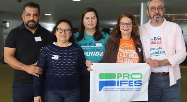 Adufg-Sindicato e Proifes-Federação participam de debate sobre o fim da escala 6x1 e de reunião da Mesa Setorial do MEC em Brasília