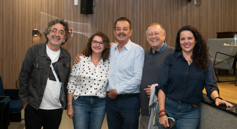 Adufg-Sindicato recebe exibição de documentário sobre Tarzan de Castro