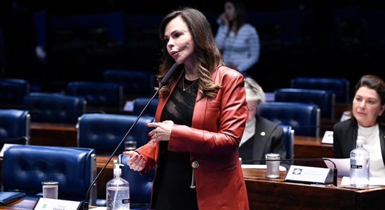 Aprovado prazo maior para estudantes em caso de nascimento de filho ou adoção