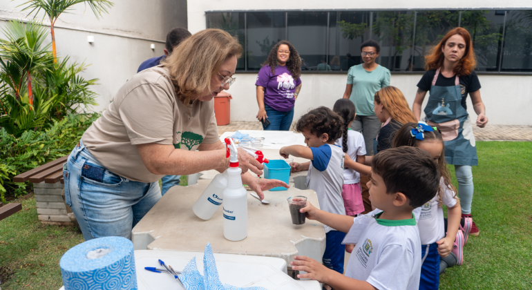 Biblioteca Comunitária Adufg-LIBRIS promove oficina de germinação para crianças em celebração ao Mês do Meio Ambiente