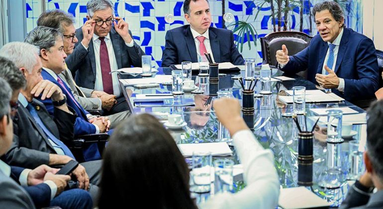 Câmara e Senado devem votar corte de gastos antes do recesso, diz Pacheco 