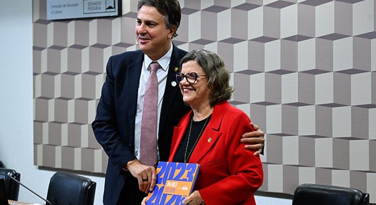 Camilo Santana é eleito presidente da Comissão de Educação e Cultura