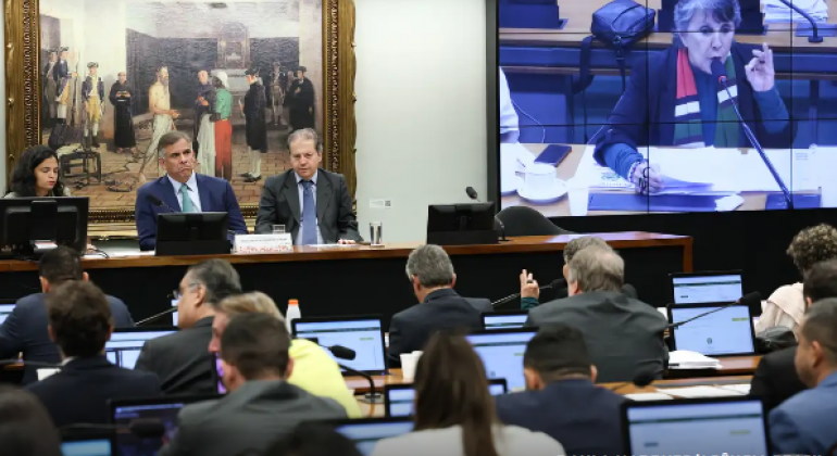 Comissão da Câmara aprova redução da maioridade penal para 16 anos