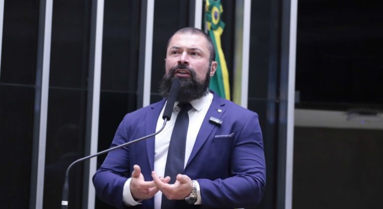 Comissão de Educação aprova projeto que cria programa para combater a pornografia infantil   