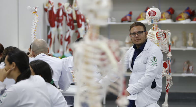 Em Águas Lindas de Goiás, Faculdade de Medicina consegue abrir curso sem aval do MEC