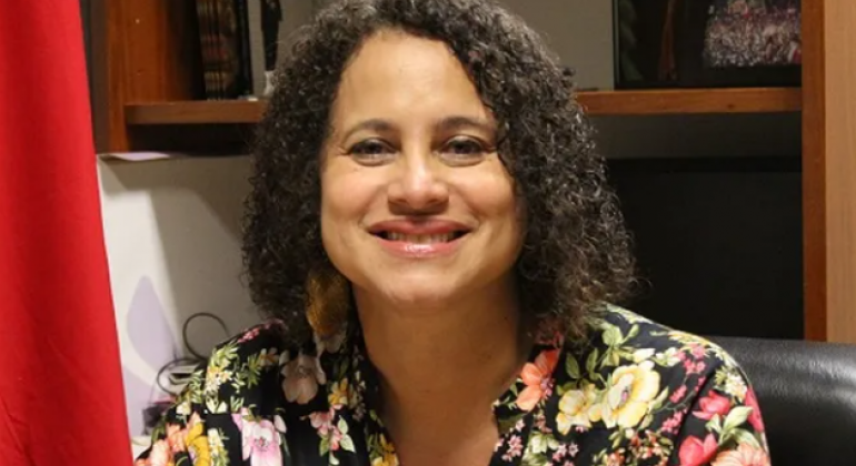 Futura ministra da Ciência e Tecnologia diz que vai reajustar bolsas de mestrado e doutorado, congeladas há nove anos