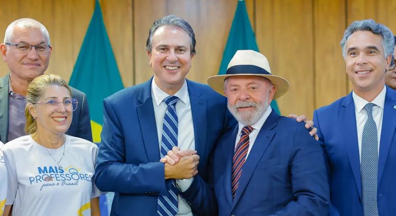 Governo cria bolsa de R$ 1.050 para estudantes de licenciatura