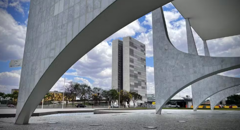 Governo quita emendas parlamentares que precisavam ser pagas até junho; valor é de R$ 17,5 bilhões