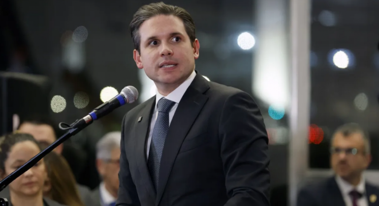 Hugo quer votar proposta do governo sobre fim da 6x1 na próxima semana