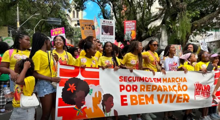 Julho das Pretas: mulheres negras marcham pelas ruas de todo país