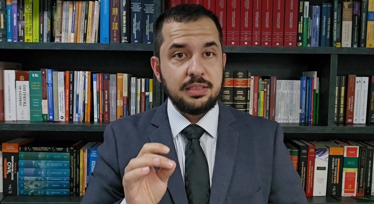 Jurídico Responde aborda a participação de servidores públicos em empresas