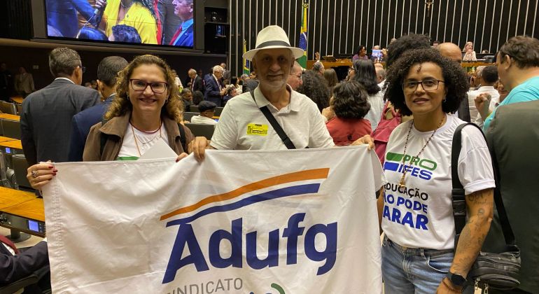 LOA é aprovada e reajuste salarial chega em maio