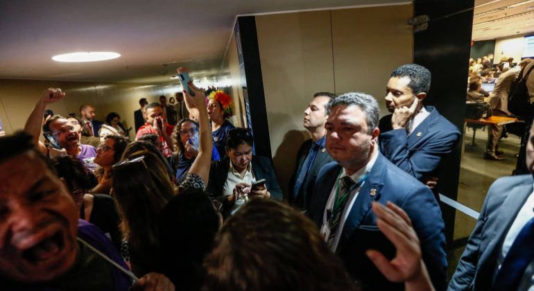 Ministro da Educação diz que governo não é contra EAD, após limitar modalidade