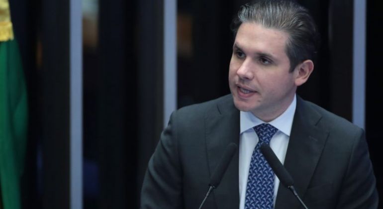 Motta quer votar fim da escala de trabalho 6x1 em maio no Plenário
