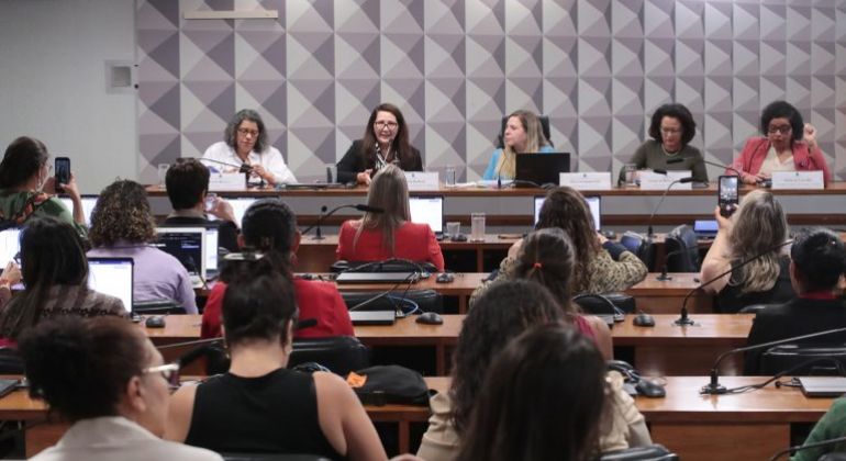 Mulheres pedem aprovação imediata do projeto que torna a misoginia crime