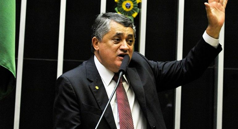 Não é hora de discutir reforma administrativa sugerida por Lira, diz líder do governo à CNN