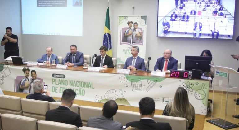 Novo Plano Nacional de Educação deve priorizar educação infantil, defendem debatedores  