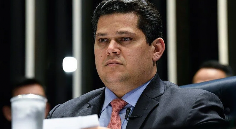 PEC da 6x1: Alcolumbre promete reunião para definir tramitação no Senado