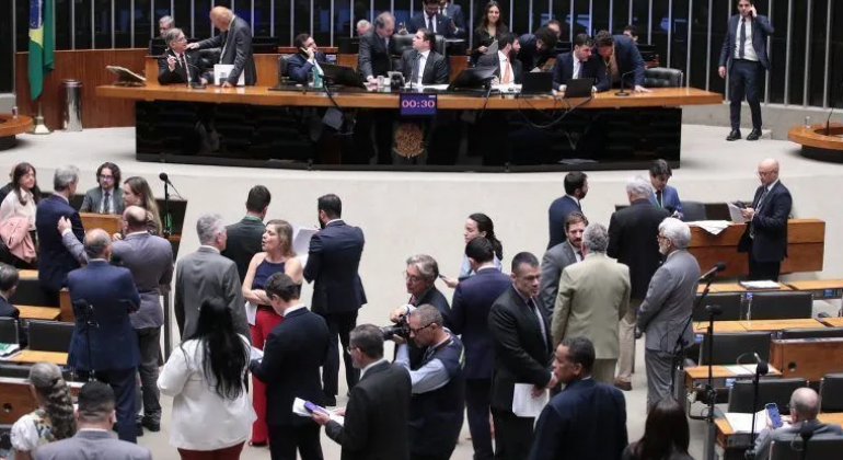 PEC da maioridade deve avançar apenas depois das eleições, avaliam líderes