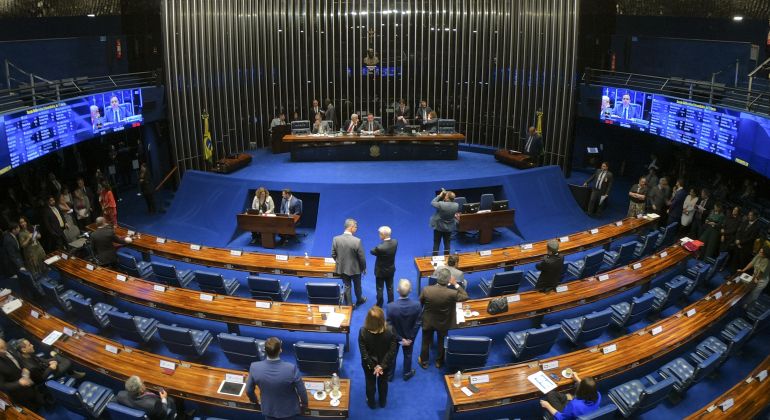 Regulamentação da IA ganha urgência no Plenário e será votada na terça-feira (10)