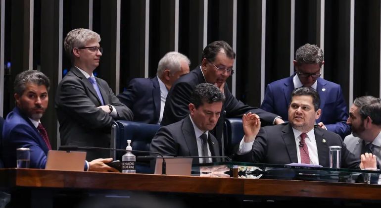 Senado aprova uso do Fundo do Pré-Sal para dívidas do agro
