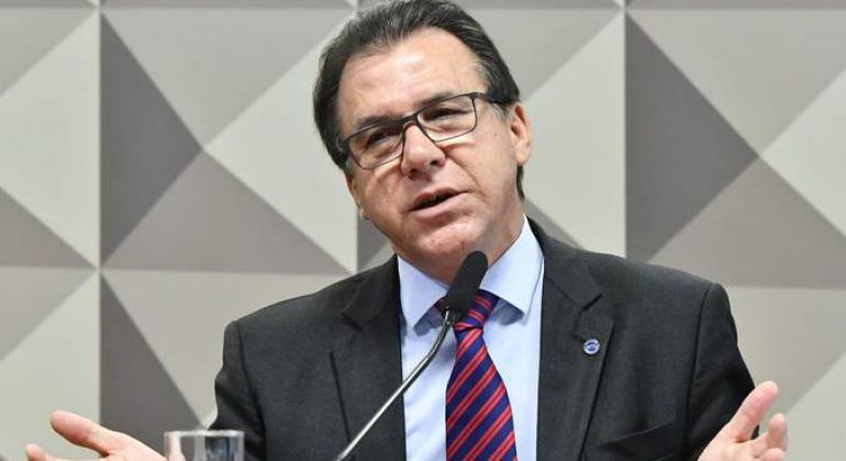 Votação do fim da escala 6×1 deve ficar para depois das eleições, admite ministro do Trabalho